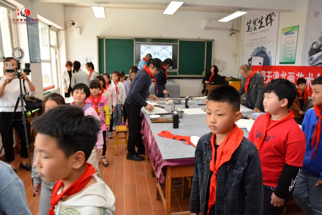 “天津书画艺术基地书画家送文化进校园”走进安次区神宇小学