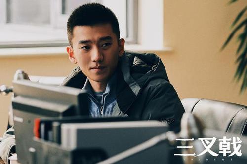 他被导演赏识，参演多部热剧，《三叉戟》中被三位老戏骨力捧