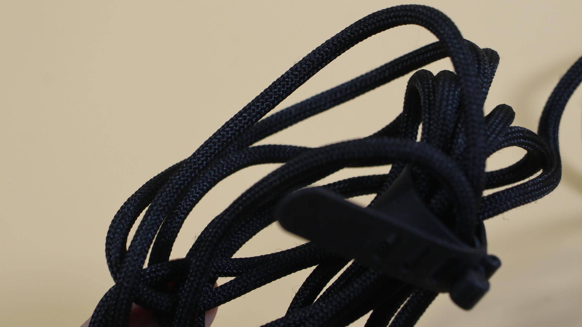 手感好，还很轻。体验达尔优牧马人EM910轻量化鼠标