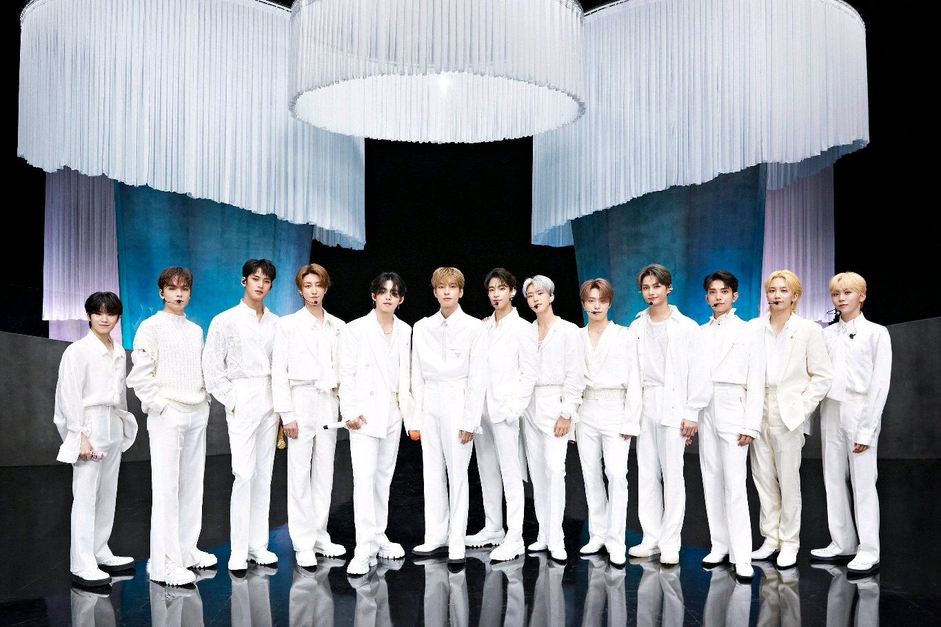 超勇超敢seventeen刚回归比手势却因hybe职员确诊新冠延期活动