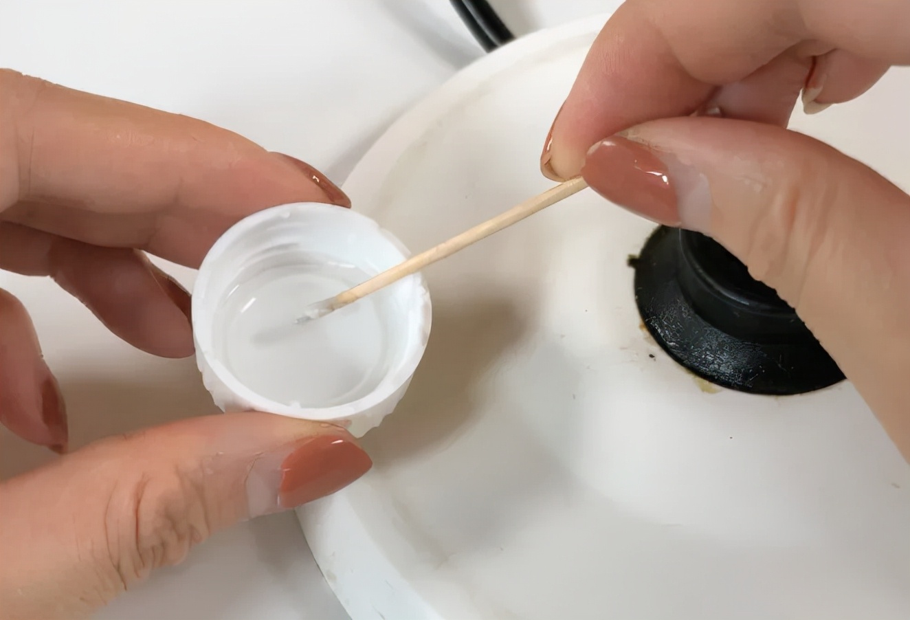 不管什么电热水壶，用牙签戳一戳，省电且热得快