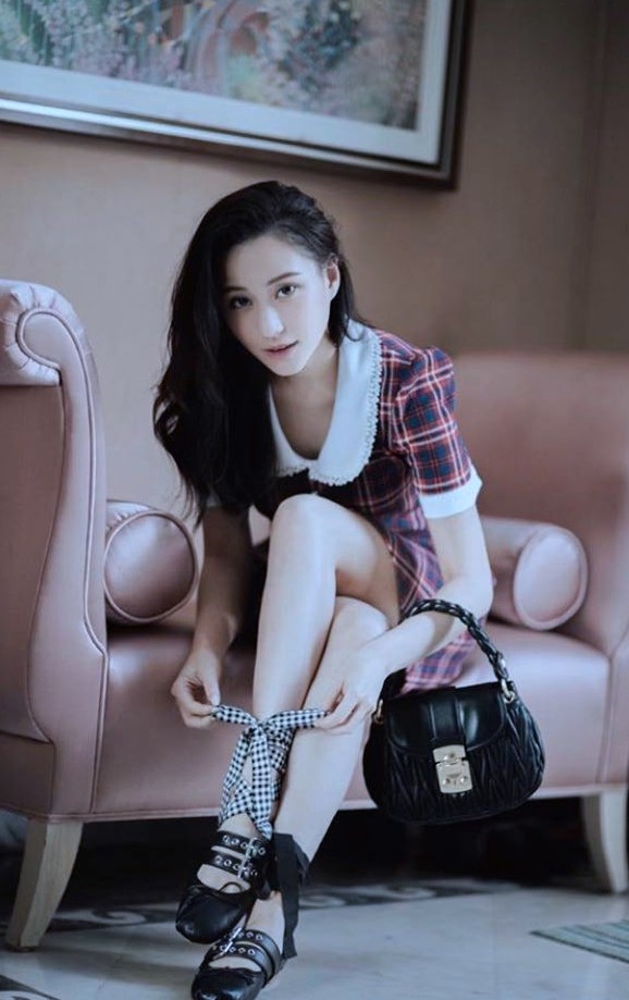 窦骁带何超莲回西安见家长，欣赏长恨歌，动作笑容一致太有夫妻相