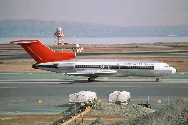 1971年一男子劫持美客机，背着20万美元跳伞，遗留领带暴露其身份