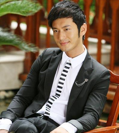 从万人爱到"滚出娱乐圈"的黄晓明，154万