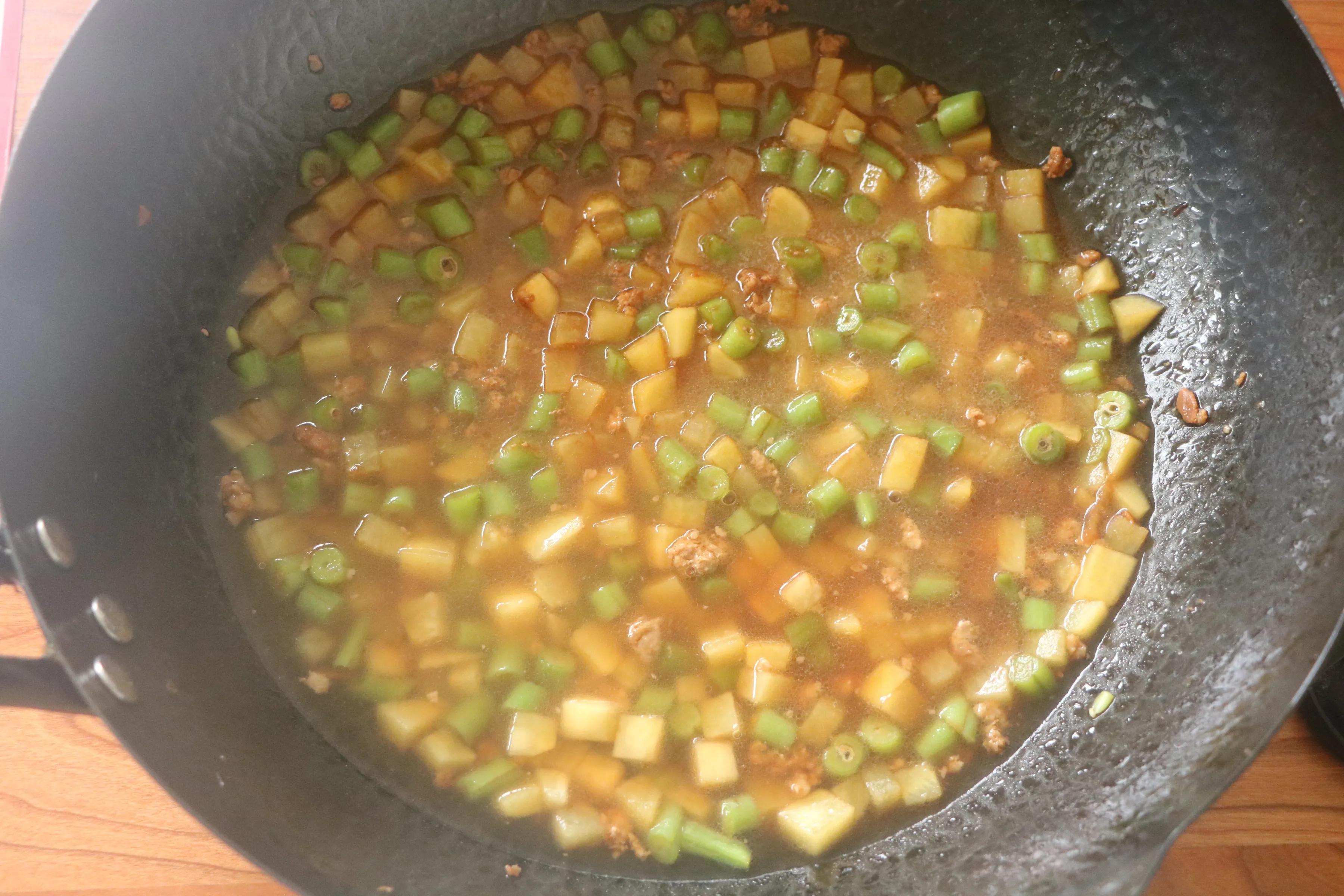 夏天就愛吃這樣的下飯菜，簡單好做，醬香濃郁，吃多少次都不膩