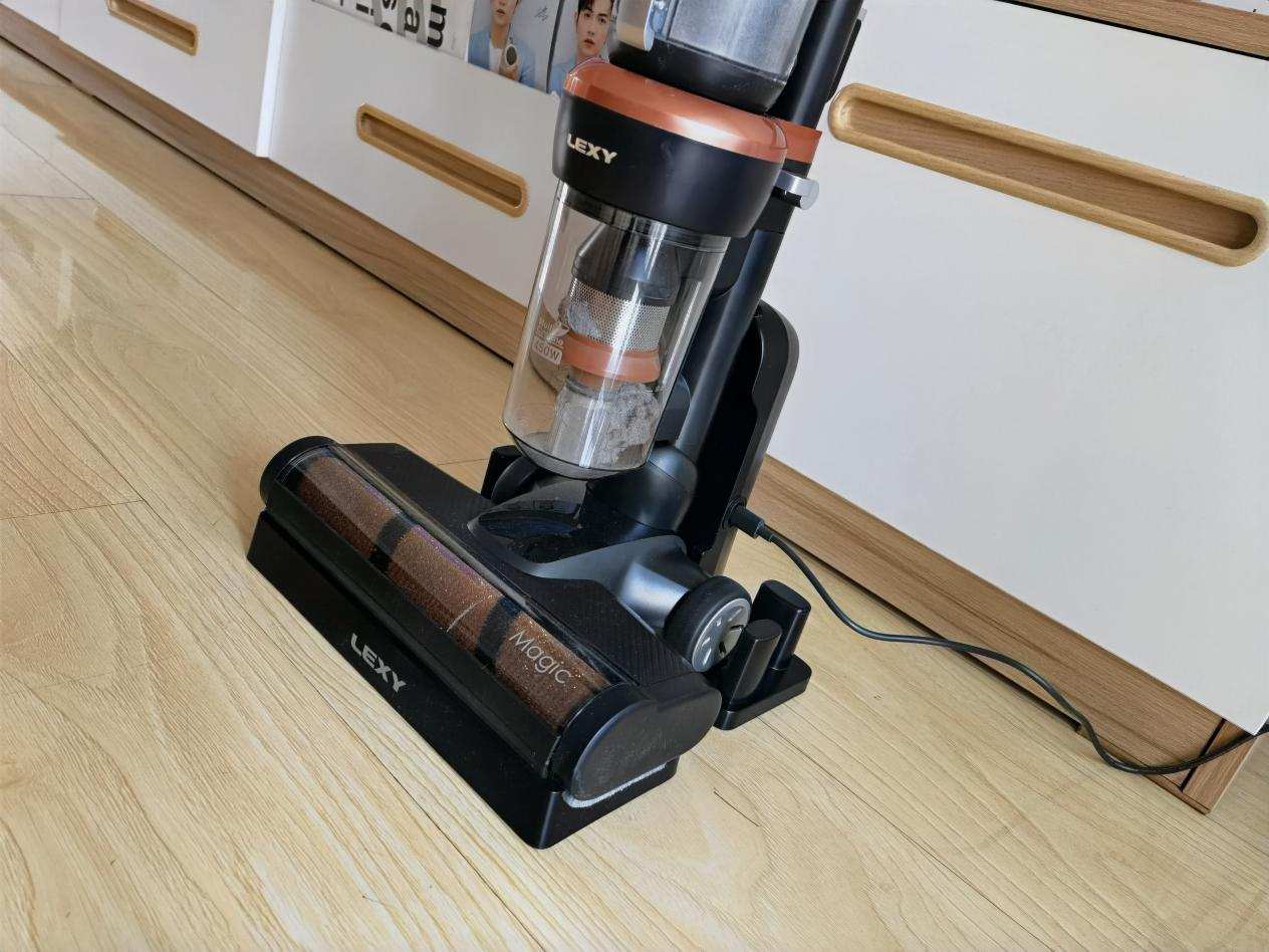 全屋清洁一招搞定，莱克M10 Pro吸尘器让扫地机器人直接下岗
