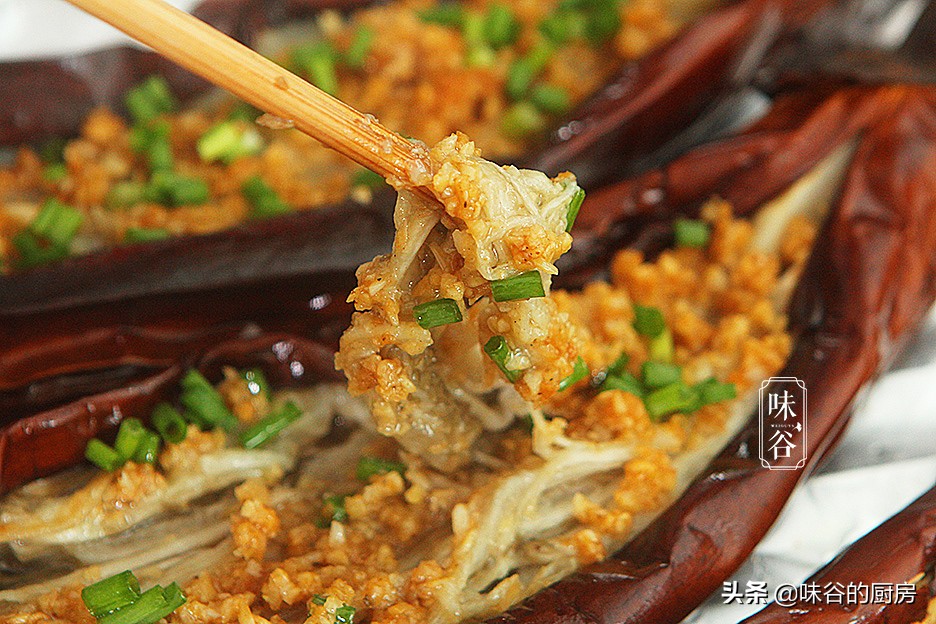 超解馋的蒜蓉烤茄子，在家轻松搞定，简单几步，蒜香浓郁美味