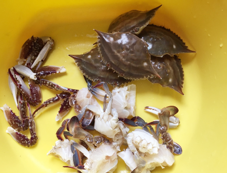 图片[2]-秋后梭子蟹正当吃教你1个做法比清蒸的好吃比油炸的更省事-起舞食谱网