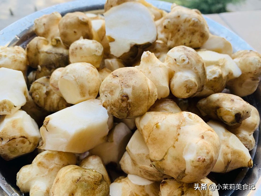 Late autumn is the season of pickled vegetables. Don’t miss the Jerusalem artichoke. I will teach you how to pickle a jar in the old way.