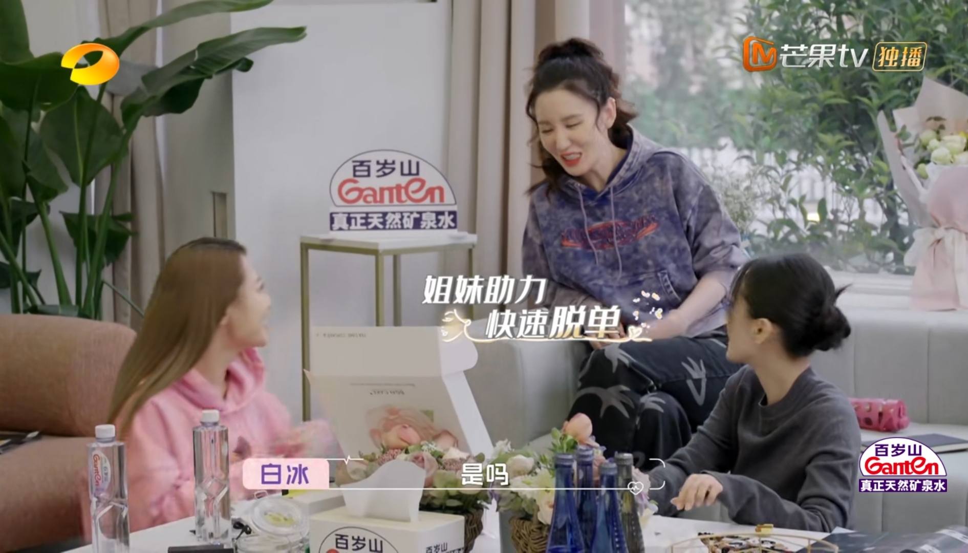 一直被偷拍，却从未回应：王子文突然承认有儿子，勇气从何而来？