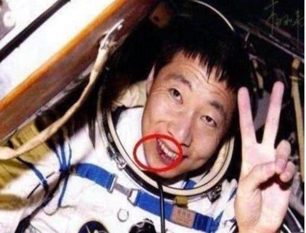 杨利伟回到地面后，为何十七年都不再上天？说