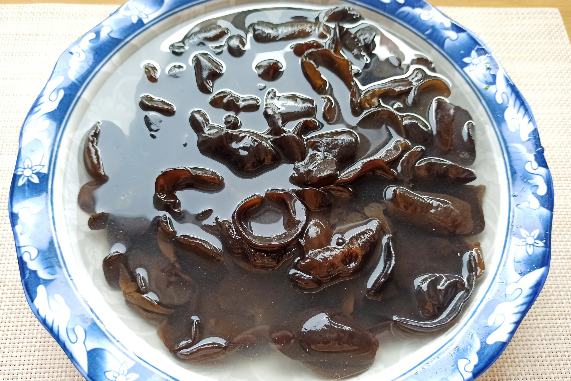 泡發木耳放冰箱裡保存，食用會中毒嗎？ 為了家人健康，不妨看一看