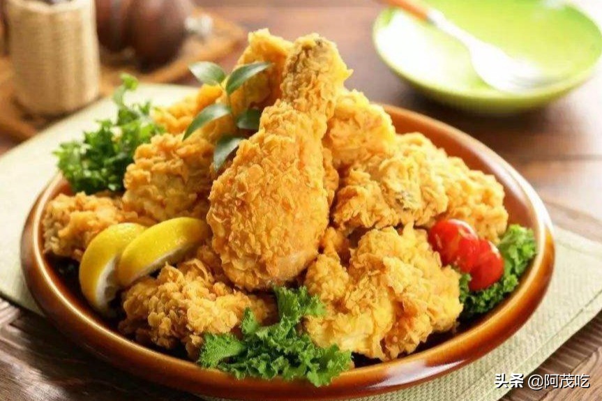 Glittering chicken drumsticks, smelling fragrant, taste more crispy