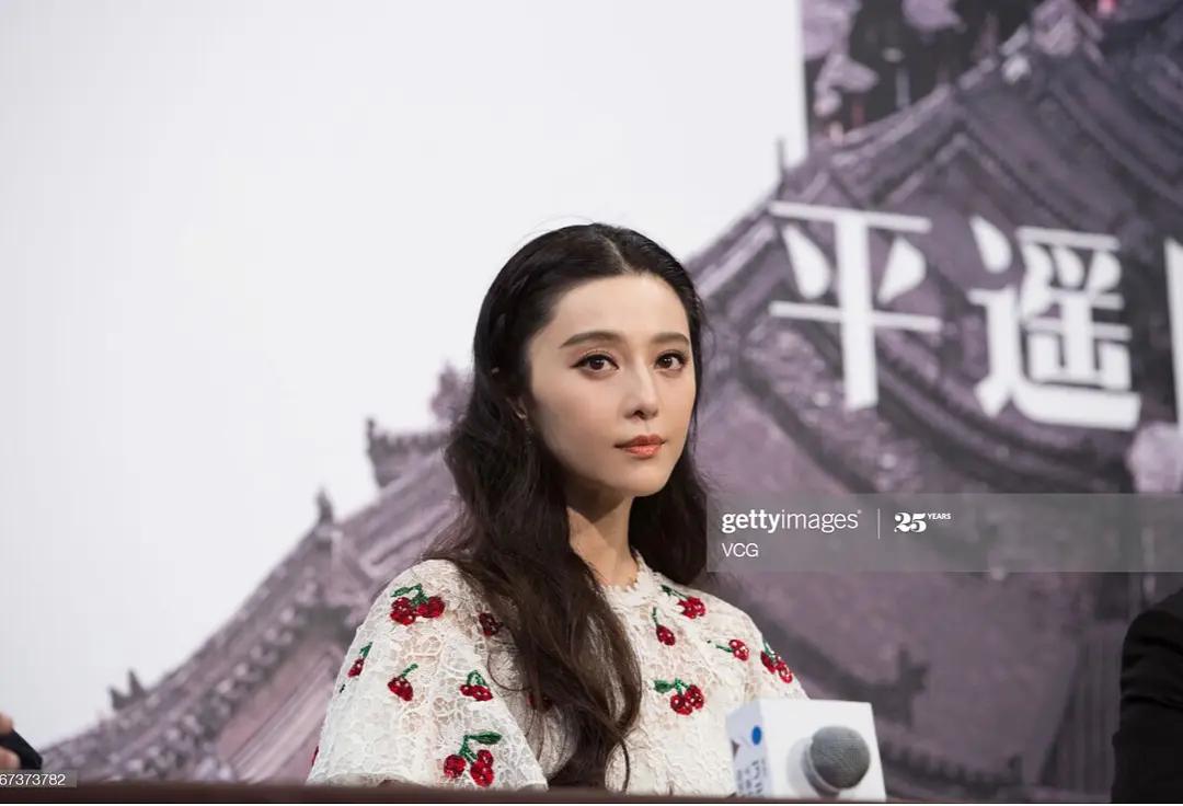 朋友圈的刘亦菲，头骨优越面部饱满流畅，范冰