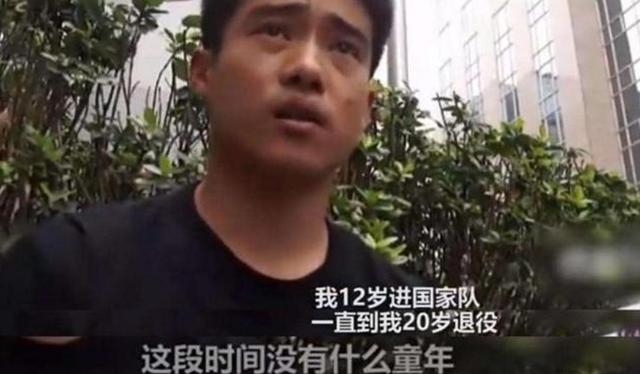 体操冠军张尚武3次入狱，街头乞讨为生100卖金牌