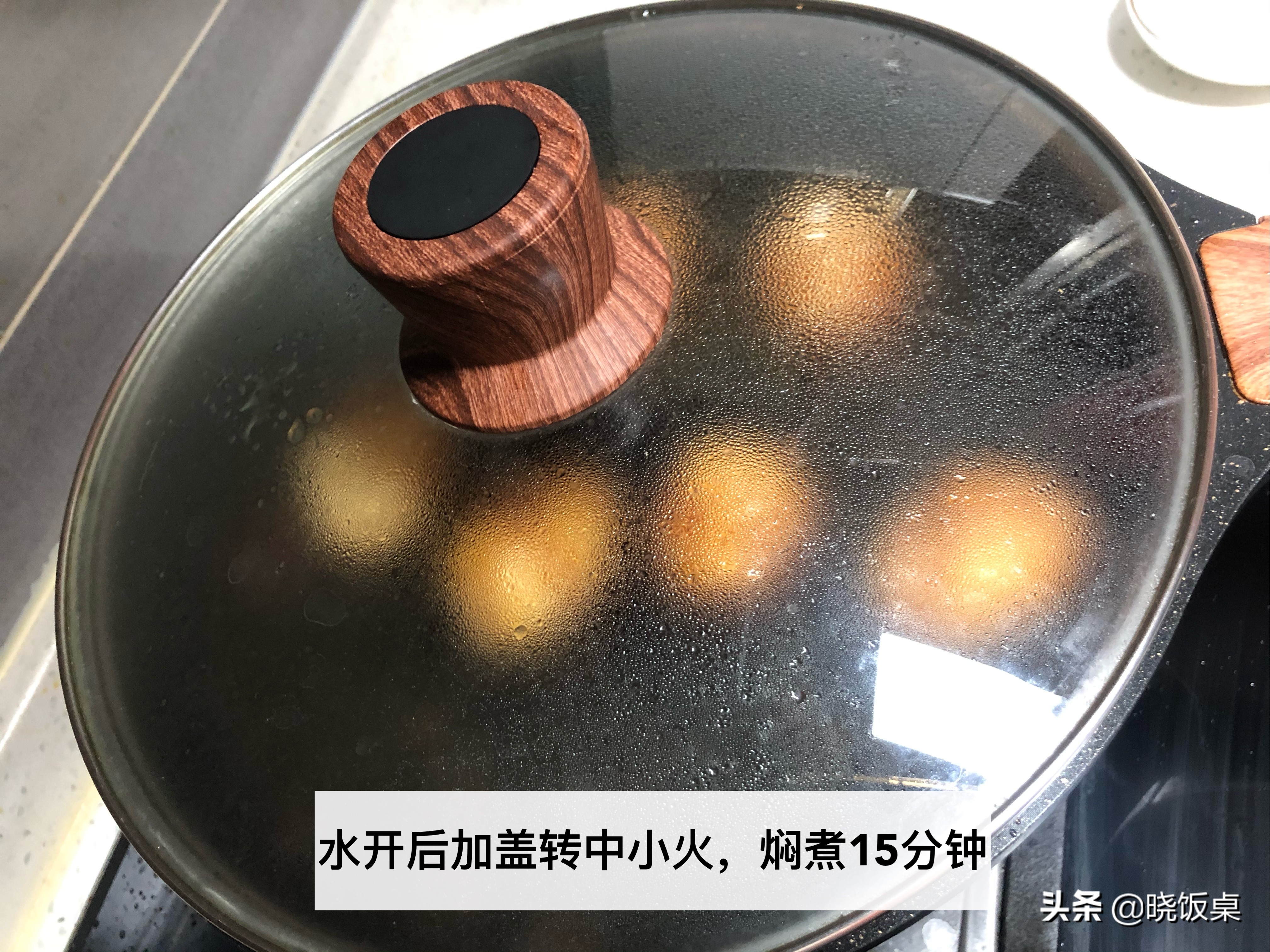 Homemade tiger-skinned eggs with delicious flavor, egg whites are springy, egg yolks are delicious, and a bite is full of juice