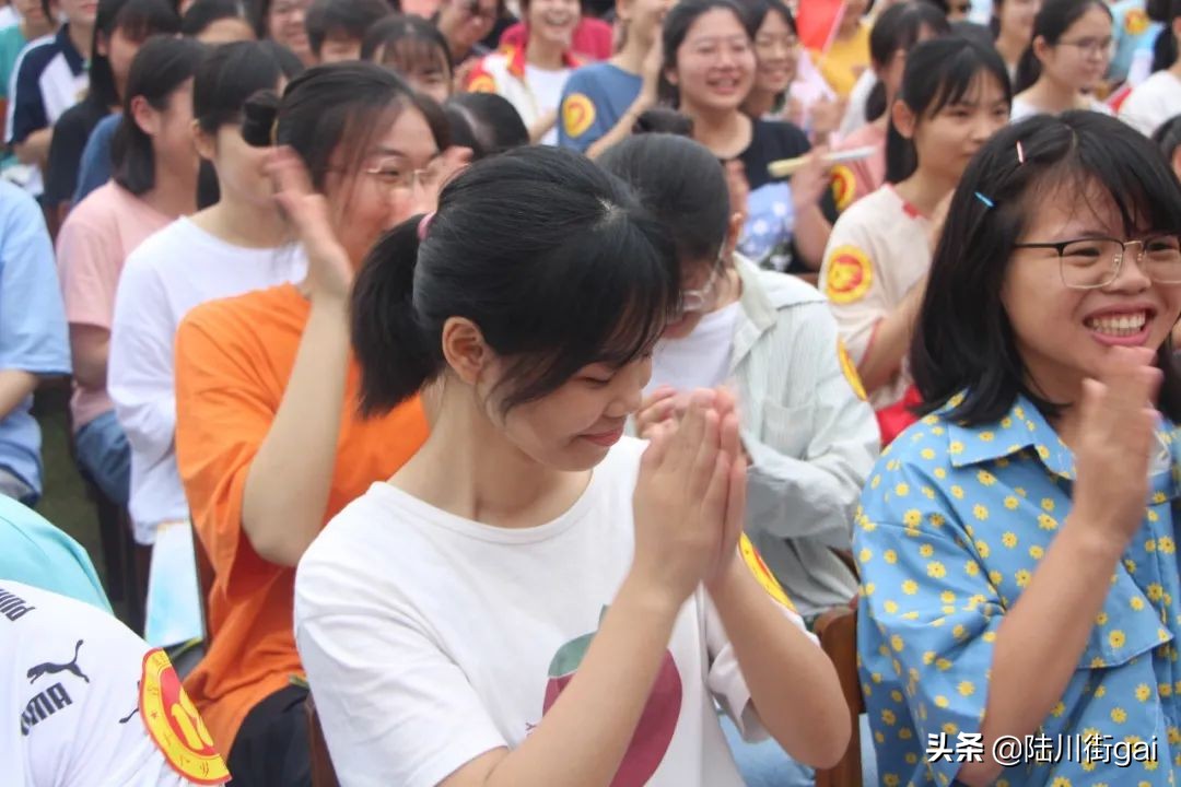 廣西陸川縣中學(xué)舉行2021十八歲成人儀式(圖37)