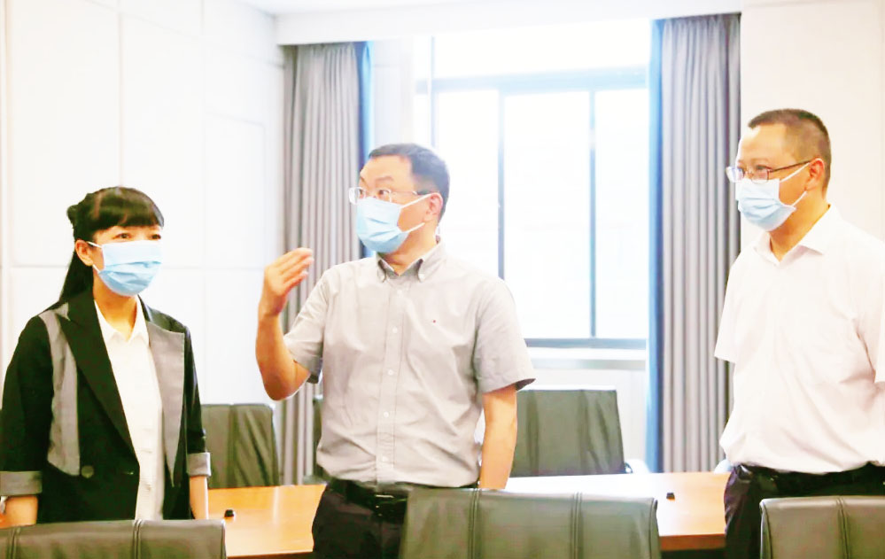 四川省卫健委主任何延政一行莅临营山县人民医院视察指导工作