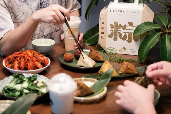 为了在端午节火出圈，星巴克、喜茶们都开始折