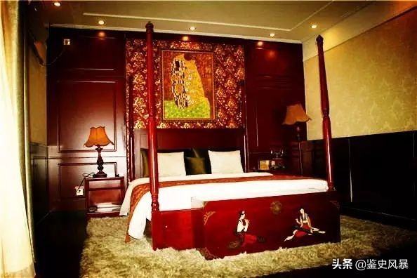 蒋纬国婚姻悲剧：娶了年轻20岁的后妻,却难忘旧