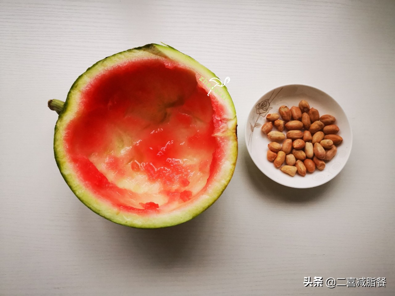 减肥期间西瓜能不能吃？西瓜皮不要扔掉，做低热量的减脂食谱吧