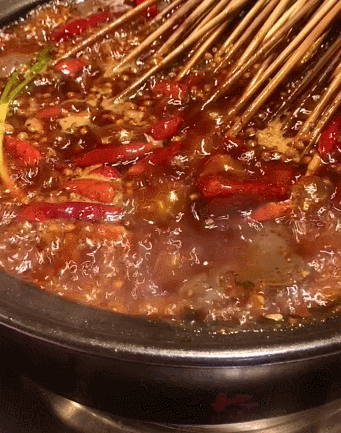 串串为何越来越贵？一个鸡爪串5根竹签，28元只能买5片黄喉