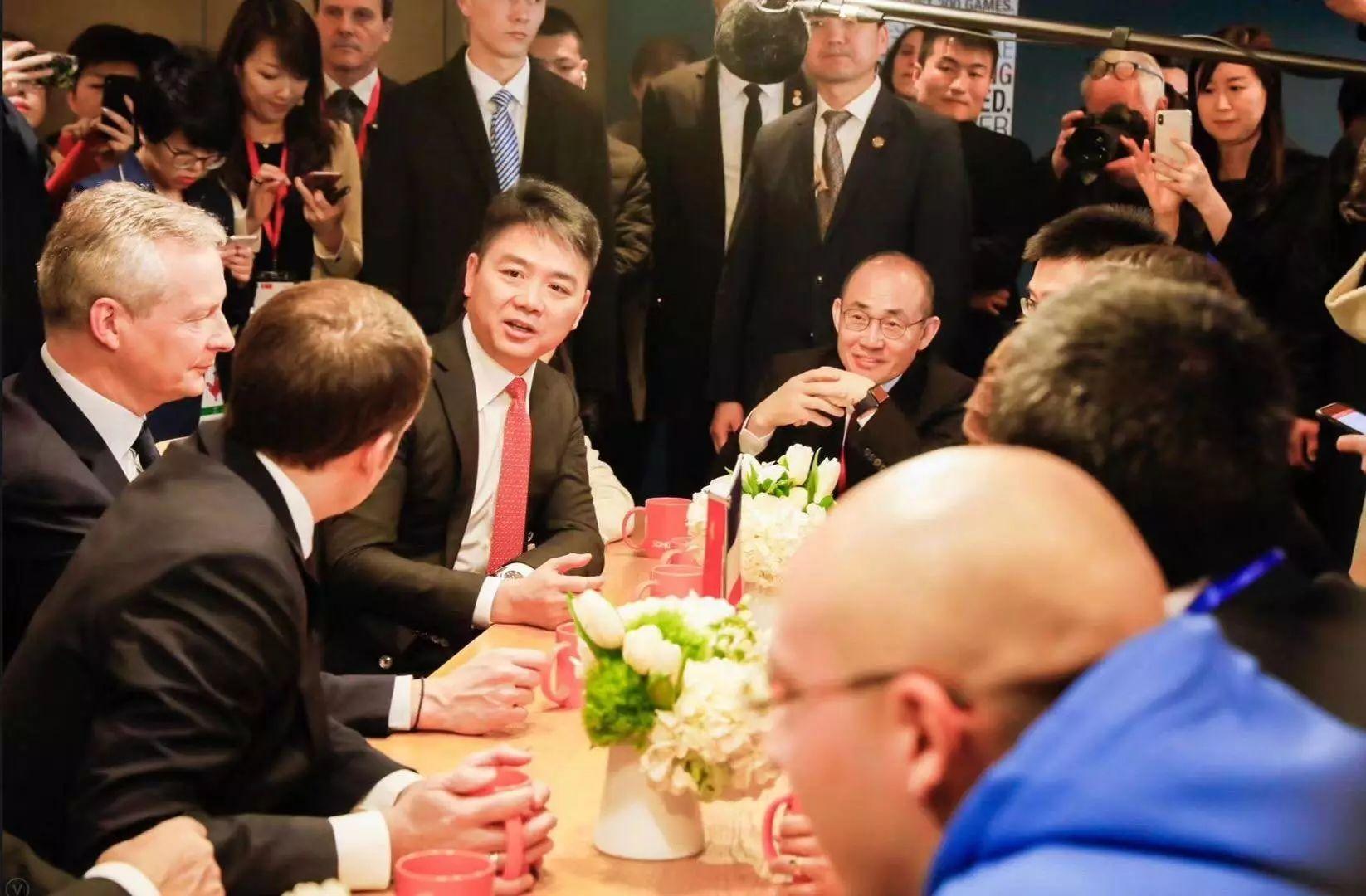 “爱国者”潘石屹：捐美国6亿、转移资产、捞名