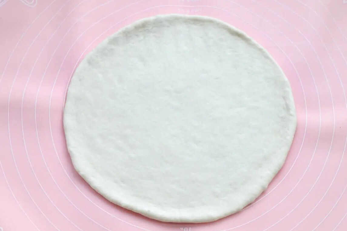 自制美味诱人的大披萨，瀑布拉丝老过瘾了，比必胜客里的还好吃