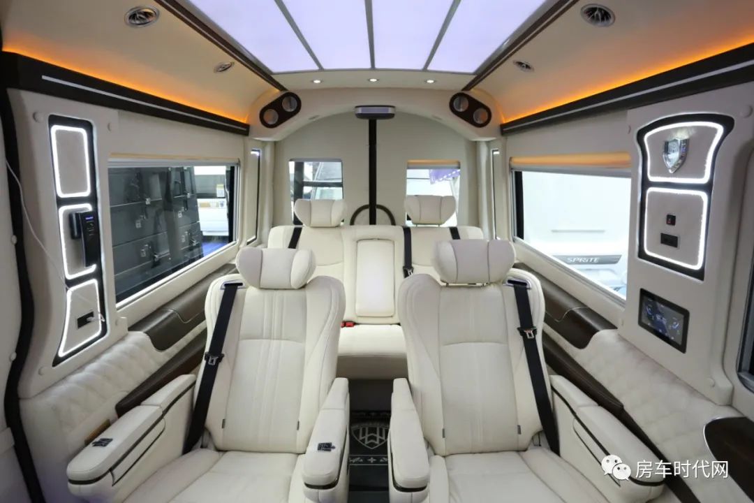 江铃福客特 奔驰斯宾特豪华商务车 支持内饰定制
