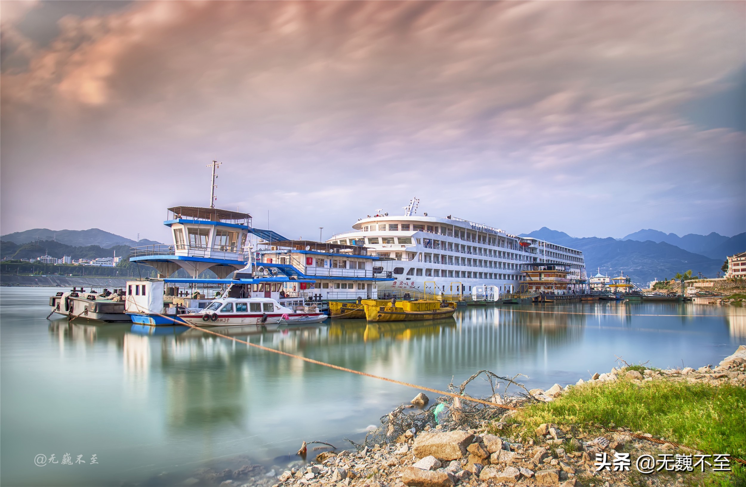 夜发清溪向三峡，灯影凝翠有人家(紫钗记灯街拾翠小桃红)