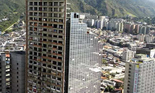 摩天大楼“乱象”频发，为何各地那么喜欢建高