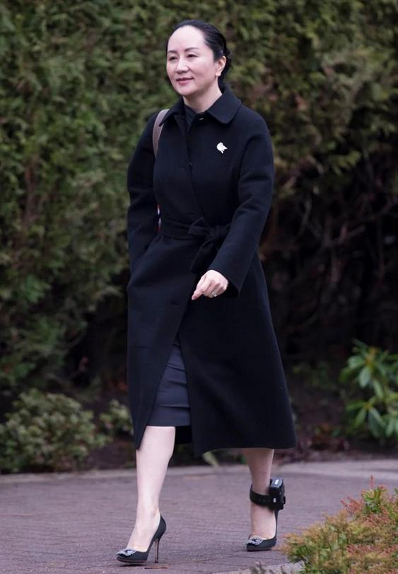 孟晚舟还在远方，妹妹姚安娜却要出道？她们相