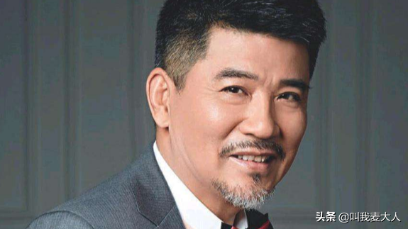 老戏骨孙淳：陪患病妻子35年零绯闻，一生丁克无子，晚年和狗相伴
