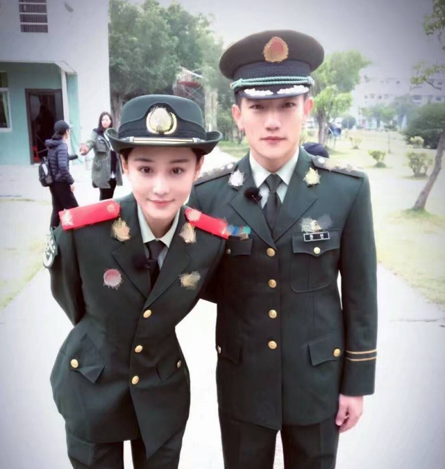 张馨予高调秀恩爱，首次公开何捷对她的家训：两口子不能分被子睡