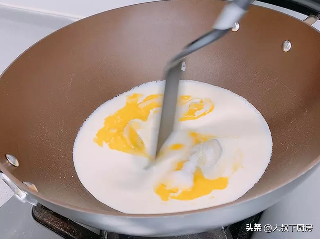 芋头控的最爱！大叔教你改良版芋泥蛋糕，香甜松软，比奶油热量低