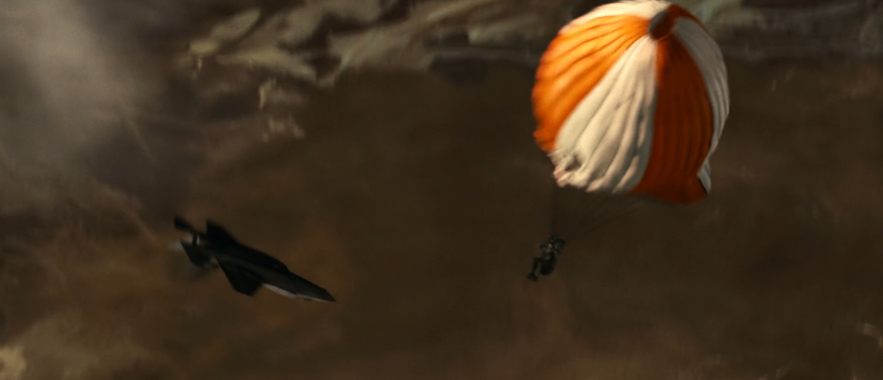 过分自信，美国飞行员驾驶轰炸机疯狂炫技，却