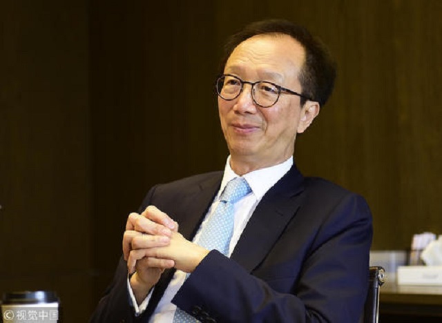 香港富豪梁锦松，弃TVB花旦择奥运冠军，斥百亿