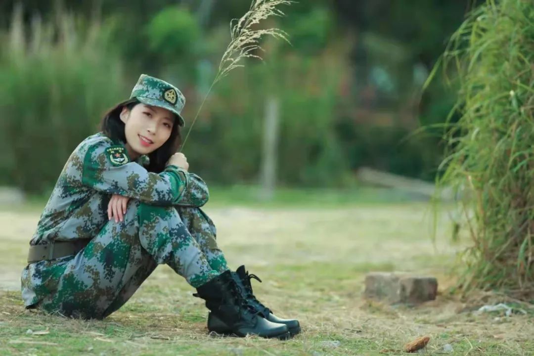 跨越2700公里！西部战区女兵班长嫁给东部战区导