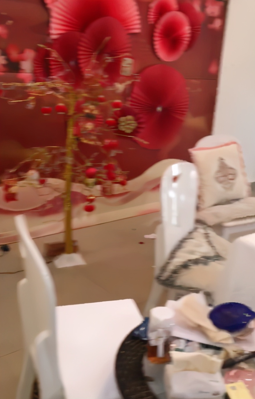 李湘形象大翻车？疑租房直播留下一屋子垃圾，