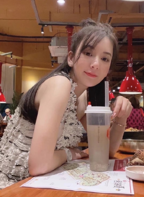 宠妻狂魔！郭富城陪老婆逛街，方媛晒夫妻俩与猫咪合照大秀恩爱