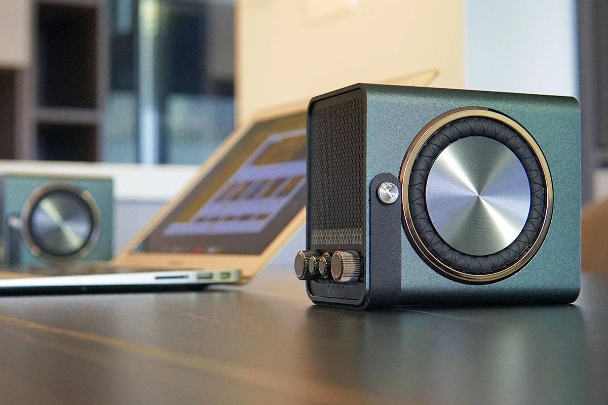 听说这款K歌音箱用的是Bose喇叭，咱们拆来看看