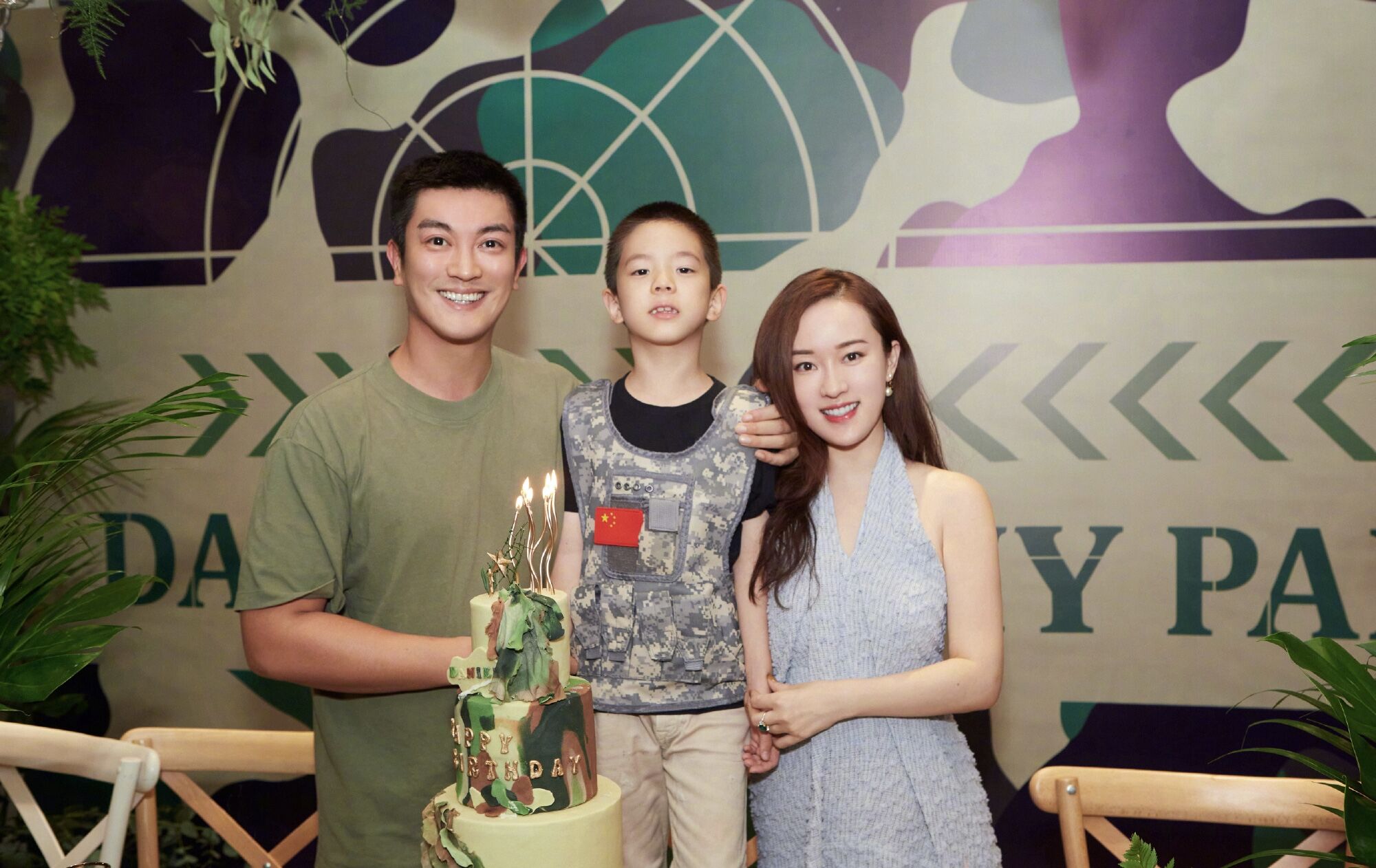 霍思燕生二胎，嗯哼和一个小女孩同框，有没有可能是他的妹妹？