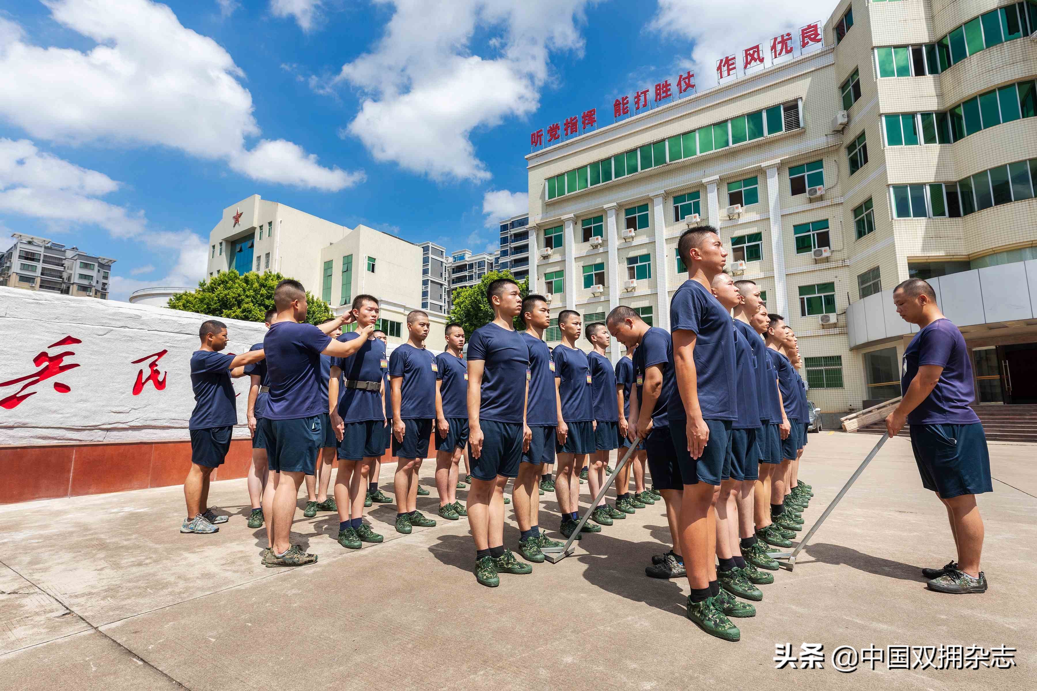 奔跑吧青年梅县区新兵役前教育训练生龙活虎