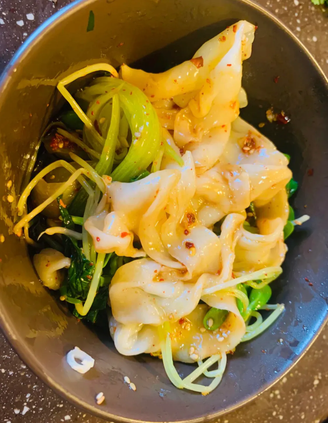 超简单的油泼面来啦,超好吃 美食做法 第5张 超简单的油泼面来啦,超好吃 美食做法 第5张