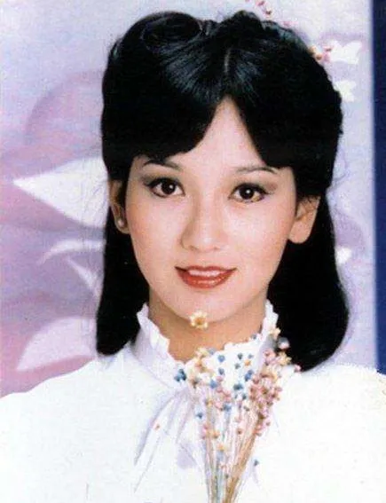 赵雅芝情史，和三个“黄”姓男子的不解之缘