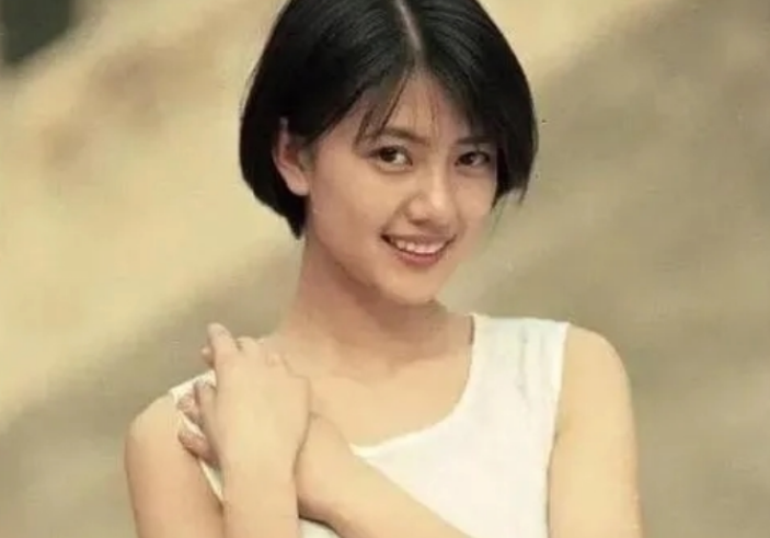 多次插足当三，她依然是无数人的女神，高圆圆