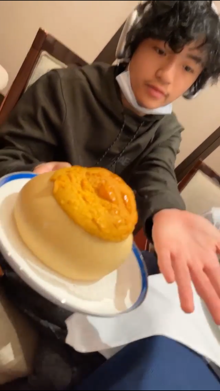 張柏芝大兒子罕見露臉，13歲Lucas稚氣褪去變成熟，很像謝霆鋒