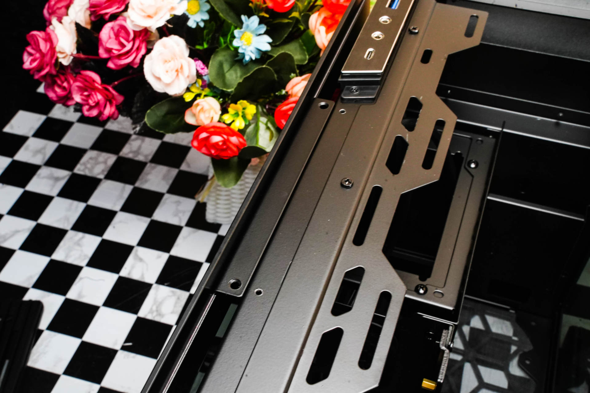 办公电脑也要高颜值，帮闺蜜组装电脑，我自己却爱了