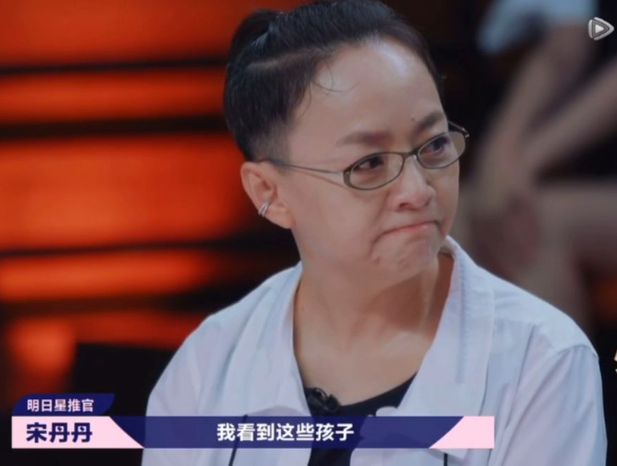 59岁宋丹丹退休了，是含饴弄孙颐享天年，还是将