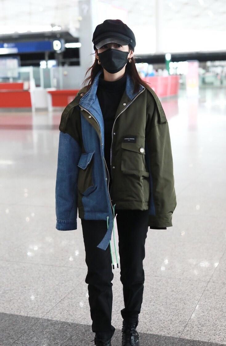 李沁美得让人“心动”，穿拼接色牛仔外套搭长